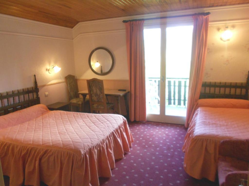 Hotel Les Barnieres Guillestre Quarto foto